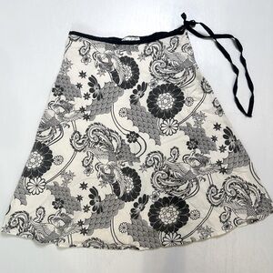 Vintage, Patterned black and white a-line skirt, size S, w/ side zipper